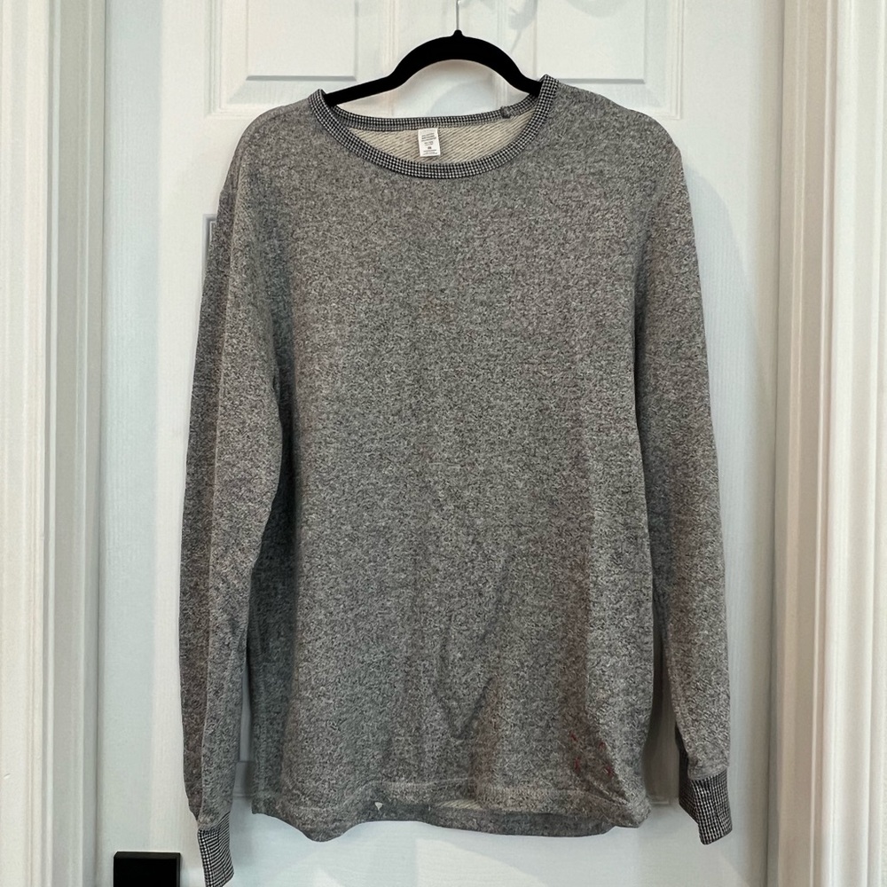 Men’s sweater.